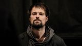 Бред продолжается: Латвия запретила въезд российским актеру и рэперу